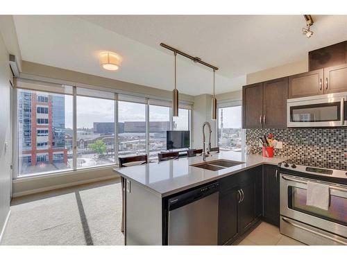 402-1320 1 Street Se, Calgary, AB - Indoor Photo Showing Kitchen With Stainless Steel Kitchen With Double Sink With Upgraded Kitchen