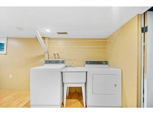 1814 3 Street Nw, Calgary, AB - Indoor Photo Showing Laundry Room