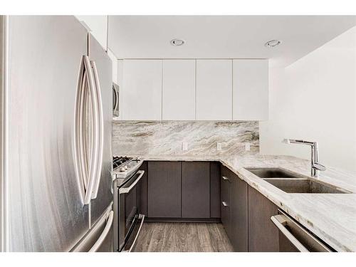 705-519 Riverfront Avenue Se, Calgary, AB - Indoor Photo Showing Kitchen With Double Sink With Upgraded Kitchen