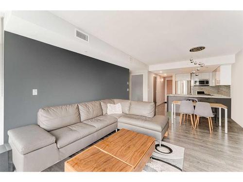 705-519 Riverfront Avenue Se, Calgary, AB - Indoor Photo Showing Living Room