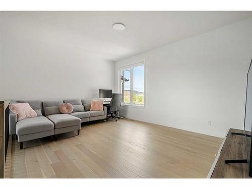 65 Rowmont Link Nw, Calgary, AB - Indoor Photo Showing Living Room