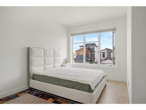 65 Rowmont Link Nw, Calgary, AB - Indoor Photo Showing Bedroom