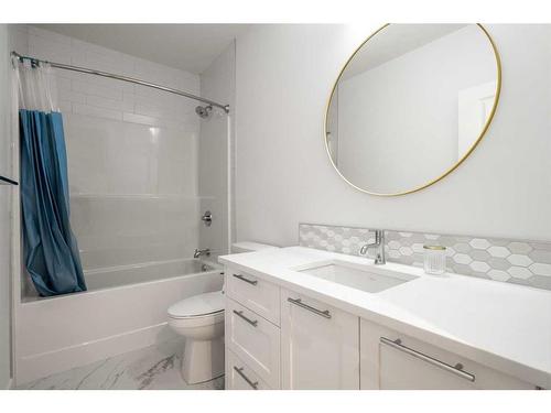 65 Rowmont Link Nw, Calgary, AB - Indoor Photo Showing Bathroom