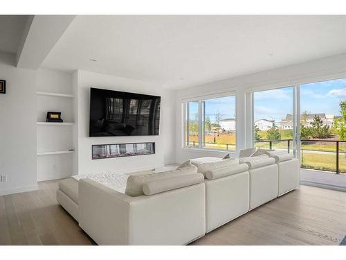 65 Rowmont Link Nw, Calgary, AB - Indoor Photo Showing Living Room