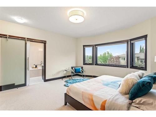 537 34A Street Nw, Calgary, AB - Indoor Photo Showing Bedroom