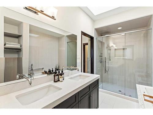 537 34A Street Nw, Calgary, AB - Indoor Photo Showing Bathroom