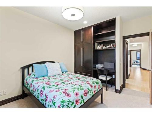 537 34A Street Nw, Calgary, AB - Indoor Photo Showing Bedroom