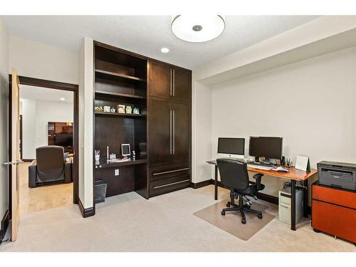 537 34A Street Nw, Calgary, AB - Indoor Photo Showing Office