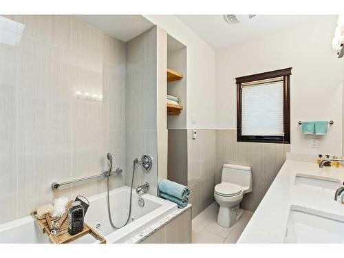 537 34A Street Nw, Calgary, AB - Indoor Photo Showing Bathroom