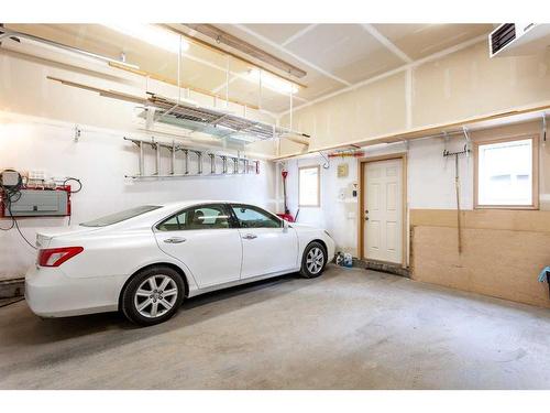 537 34A Street Nw, Calgary, AB - Indoor Photo Showing Garage