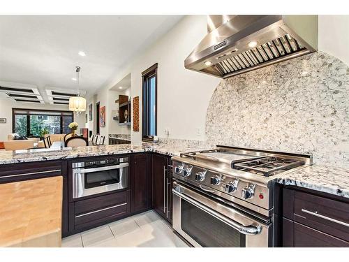 537 34A Street Nw, Calgary, AB - Indoor Photo Showing Kitchen With Upgraded Kitchen