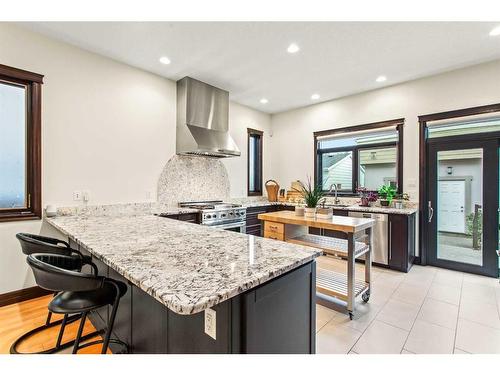 537 34A Street Nw, Calgary, AB - Indoor Photo Showing Kitchen With Upgraded Kitchen