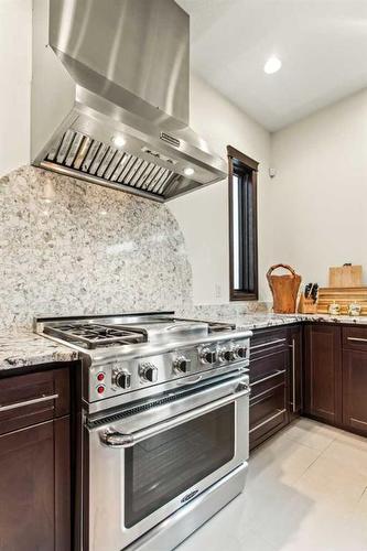 537 34A Street Nw, Calgary, AB - Indoor Photo Showing Kitchen