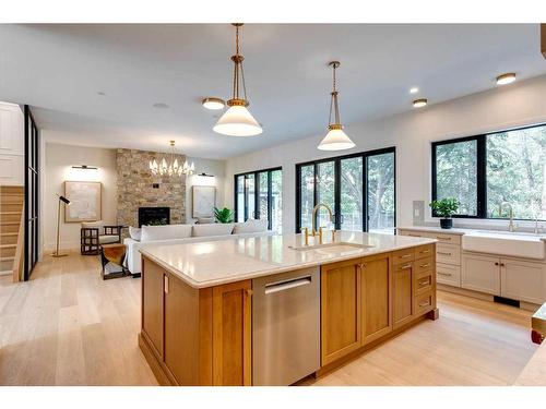 6914 Livingstone Drive Sw, Calgary, AB - Indoor Photo Showing Kitchen