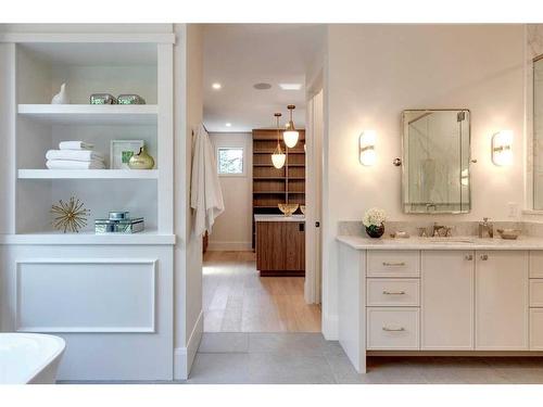 6914 Livingstone Drive Sw, Calgary, AB - Indoor Photo Showing Bathroom