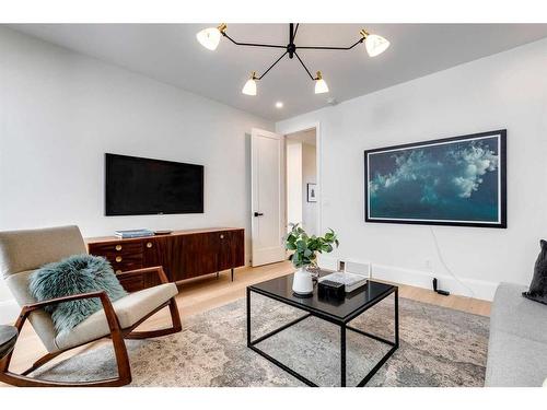 6914 Livingstone Drive Sw, Calgary, AB - Indoor Photo Showing Living Room