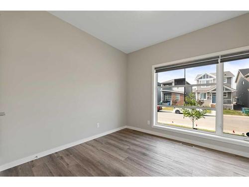 525 Chinook Winds Gardens Sw, Airdrie, AB - Indoor Photo Showing Other Room