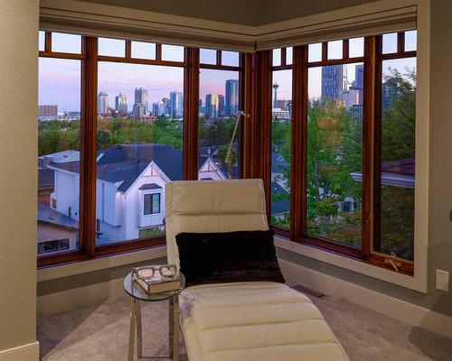 954 Drury Avenue Ne, Calgary, AB - Indoor Photo Showing Bedroom