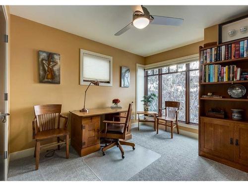 954 Drury Avenue Ne, Calgary, AB - Indoor Photo Showing Bedroom