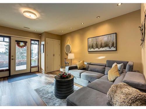 954 Drury Avenue Ne, Calgary, AB - Indoor Photo Showing Bedroom