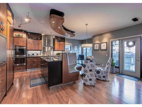 954 Drury Avenue Ne, Calgary, AB - Indoor Photo Showing Kitchen