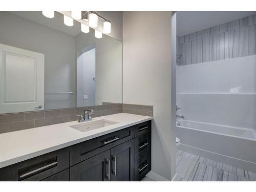 280 Masters Cove Se, Calgary, AB - Indoor Photo Showing Bathroom