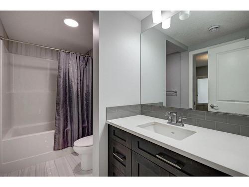 280 Masters Cove Se, Calgary, AB - Indoor Photo Showing Bathroom