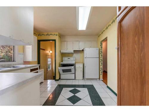 4503 Richmond Road Sw, Calgary, AB - Indoor Photo Showing Kitchen