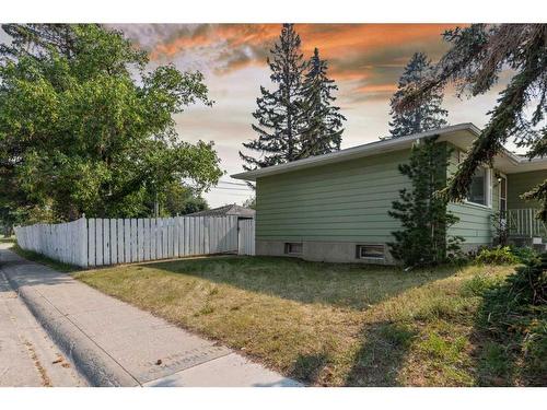 4503 Richmond Road Sw, Calgary, AB - Outdoor