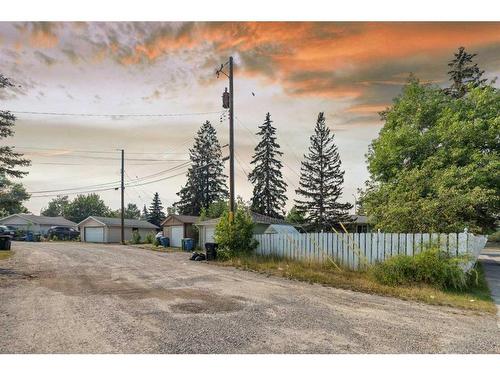 4503 Richmond Road Sw, Calgary, AB - Outdoor