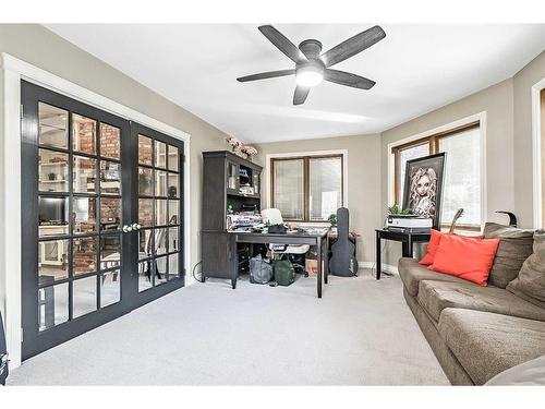 29 Suntree Lane, Okotoks, AB - Indoor Photo Showing Living Room