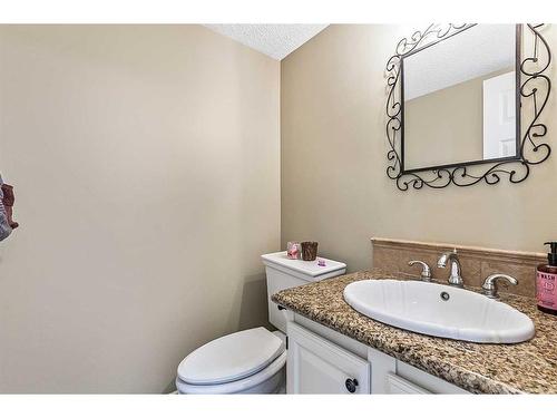 29 Suntree Lane, Okotoks, AB - Indoor Photo Showing Bathroom