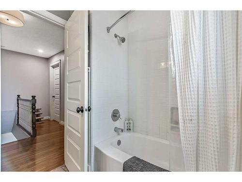 29 Suntree Lane, Okotoks, AB - Indoor Photo Showing Bathroom