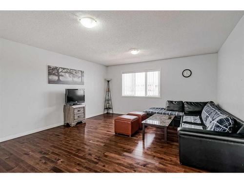 42 Evansford Grove Nw, Calgary, AB - Indoor Photo Showing Living Room