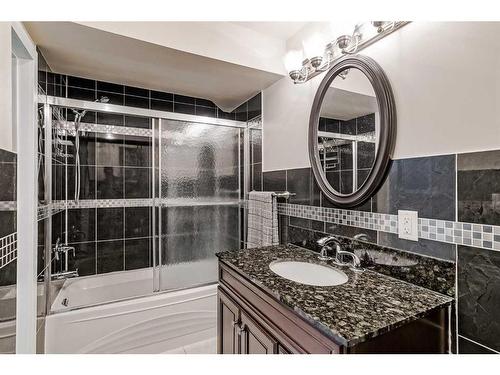 42 Evansford Grove Nw, Calgary, AB - Indoor Photo Showing Bathroom