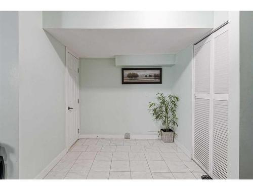 42 Evansford Grove Nw, Calgary, AB - Indoor Photo Showing Other Room