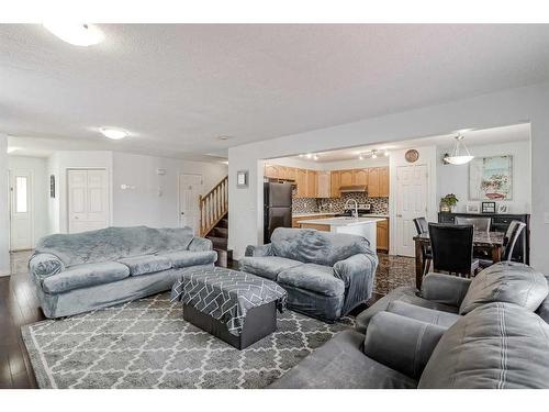 42 Evansford Grove Nw, Calgary, AB - Indoor Photo Showing Living Room