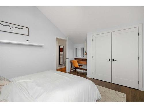 414 Stewart Creek Close, Canmore, AB - Indoor Photo Showing Bedroom