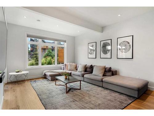 414 Stewart Creek Close, Canmore, AB - Indoor Photo Showing Living Room