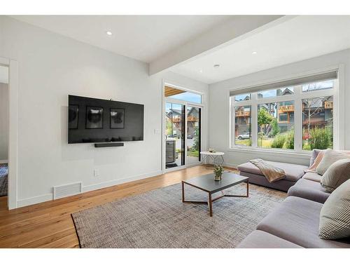 414 Stewart Creek Close, Canmore, AB - Indoor Photo Showing Living Room