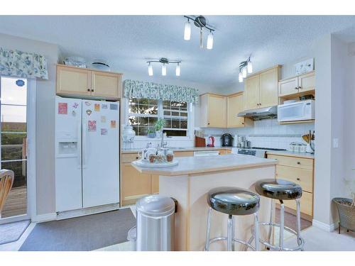 157-7707 Martha'S Haven Park Ne, Calgary, AB - Indoor Photo Showing Kitchen