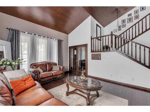 391 Edenwold Drive Nw, Calgary, AB - Indoor Photo Showing Living Room