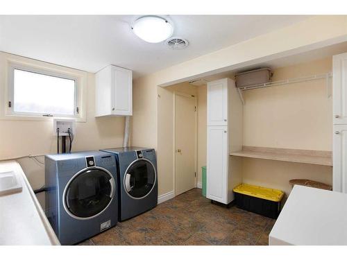 2904 11 Avenue Nw, Calgary, AB - Indoor Photo Showing Laundry Room