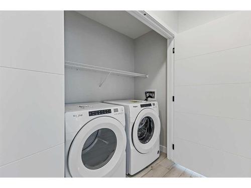 201-255 Les Jardins Park Se, Calgary, AB - Indoor Photo Showing Laundry Room