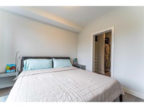 204-1526 9 Avenue Se, Calgary, AB - Indoor Photo Showing Bedroom