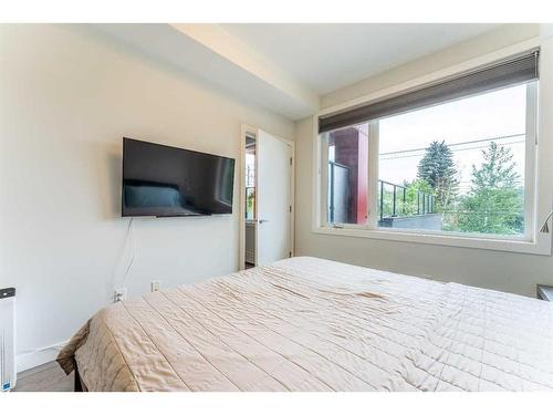 204-1526 9 Avenue Se, Calgary, AB - Indoor Photo Showing Bedroom