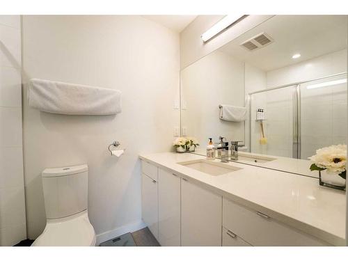 204-1526 9 Avenue Se, Calgary, AB - Indoor Photo Showing Bathroom