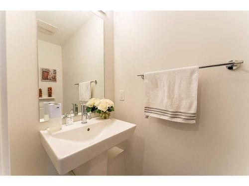 204-1526 9 Avenue Se, Calgary, AB - Indoor Photo Showing Bathroom