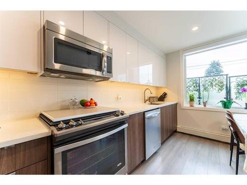 204-1526 9 Avenue Se, Calgary, AB - Indoor Photo Showing Kitchen With Upgraded Kitchen