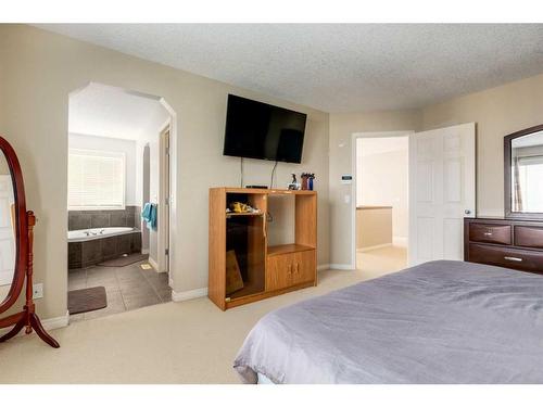 40 Copperstone Gate Se, Calgary, AB - Indoor Photo Showing Bedroom